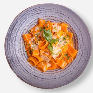 Calamarata cu pui si sos Toscana