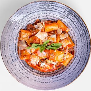 Paccheri cu sos Napoli si muschi de vita Argentina