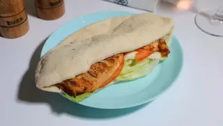 Sandwich cu pui crispy