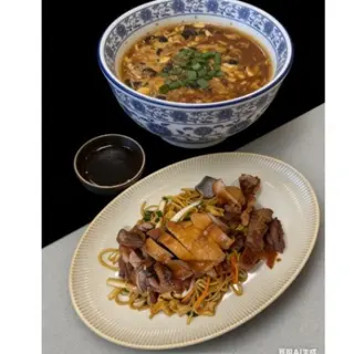 Spagetti prăjiți cu rață crocantă (Chinezesc)香酥鸭炒面