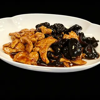Pui cu urechi de lemn 木耳鸡