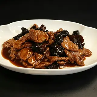 Vita cu urechi de lemn 木耳牛