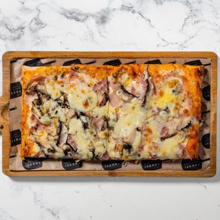 Pizza Prosciutto Funghi