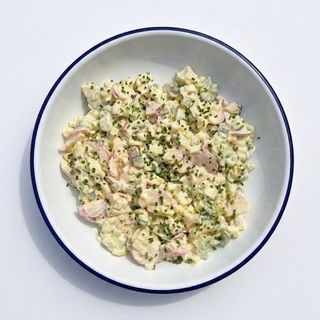 Salata de primavara cu ou și sos de smântâna