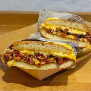 CIZI - BRÂNZE GRATINATE & CEAPĂ CARAMELIZATĂ cu BACON
