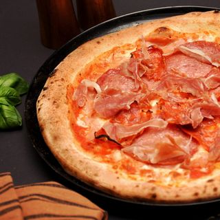 Pizza Quattro Carni + Sos la alegere
