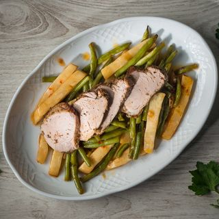 Muschiulet de Porc cu Fasole Verde, Țelină și Sos Dulce-Acrisor
