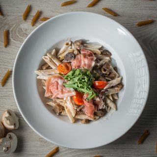Penne cu ciuperci de padure si prosciutto