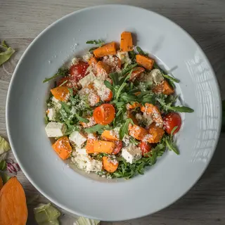 Salata cu cartofi dulci si branza feta
