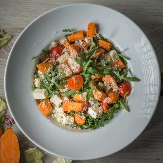 Salata cu cartofi dulci si branza feta