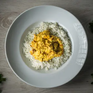Curry de pui cu lapte de cocos, ghimbir si orez