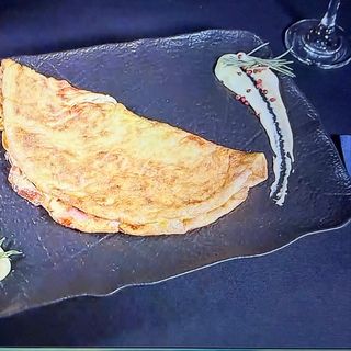 Omletă cu șuncă și caşcaval