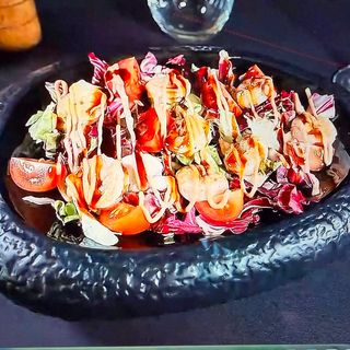 Salată cu fructe de mare