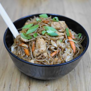 Noodles cu pui