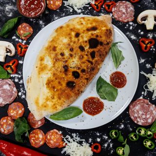 Pizza Calzone salsiccia