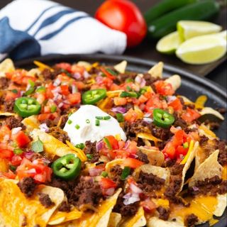 Nachos cu carne de vita in sos picant/ mozzarella