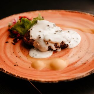 Muschi de vita cu sos gorgonzola