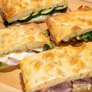 Focaccia sandwich+ciocolată de casă