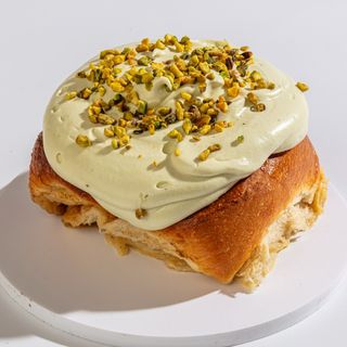 Cinnamon Roll Fistic