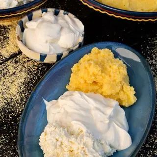 Mamaliguta cu branza dulce, telemea, smantana si ou