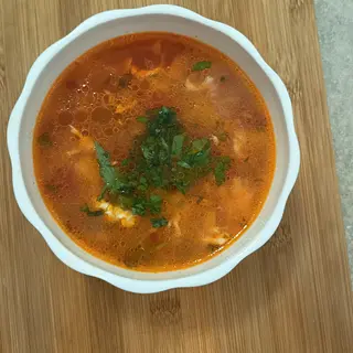 Meniul Zilei Ciorba pui 400ml, ardei umpluti Carne/Porc/Pui 400g TARTA CU FRUCTE