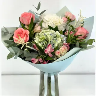 Buchet de flori Cer și Petale
