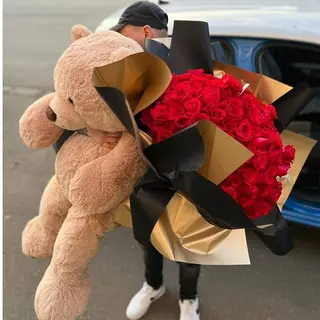 Buchet 101 trandafiri roșii cu urs gigant