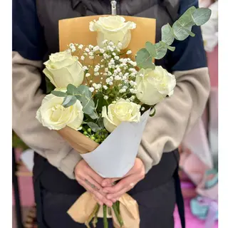 Buchet 5 trandafiri albi