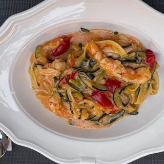 Tagliatelle cu creveți și zucchini