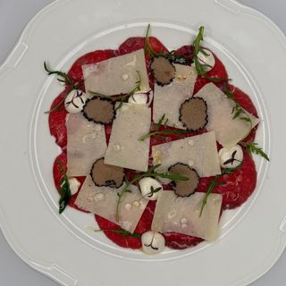 Carpaccio de vită cu trufe