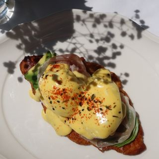 CROISSANT BRUNCH DELUXE