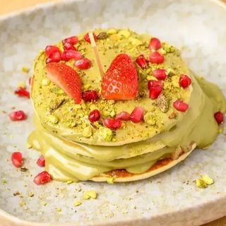 Pistachio pancakes