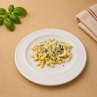Fusilli cu Creveti si Calamari in Sos Alb