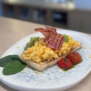 Ciabatta cu papara, bacon crocant și guacamole