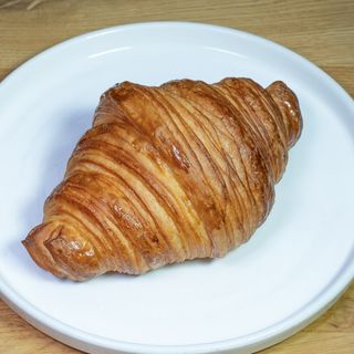 Croissant cu unt