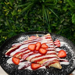 Strawberry yogurt crepe