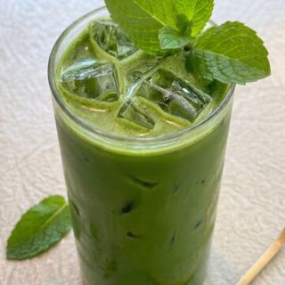 ICED UBE MATCHA LATTE (500 ML)