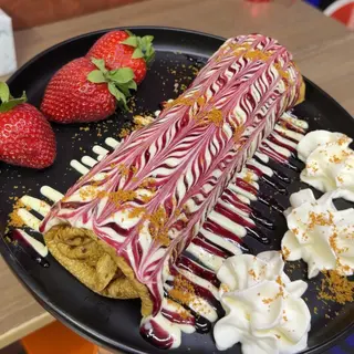 Clătită Ferreo,Nutella,căpșuni,mascarpone,fructe de padure