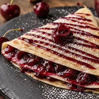Clătită cu dulceață de vișine