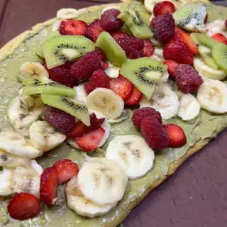 Clătită fistic,căpșuni,banane,kiwi,zmeura