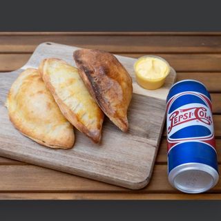 3 empanadas + sos + suc.