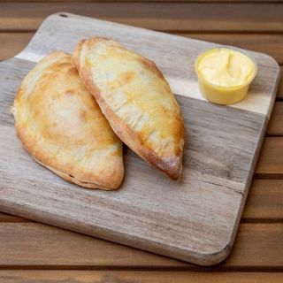 2 empanadas + sos