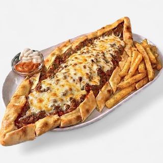 Pide de carne tocată şi caşcaval