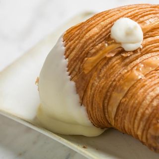 CROISSANT CU CIOCOLATA ALBA