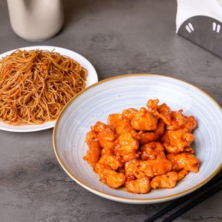 #98 Combo tăiței de orez și pui dulce în stil General Tso