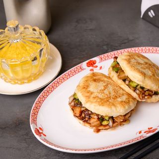 #103 Combo hamburger mare și Desert de mango cu sago