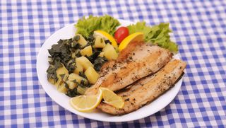 Dimljena pastrmka sa prilogom