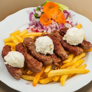 Ćevapi na kajmaku