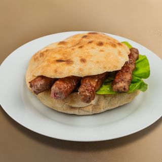 Ćevapi u lepinji