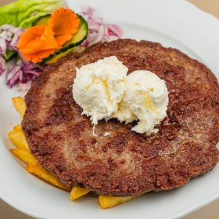 Pljeskavica na kajmaku